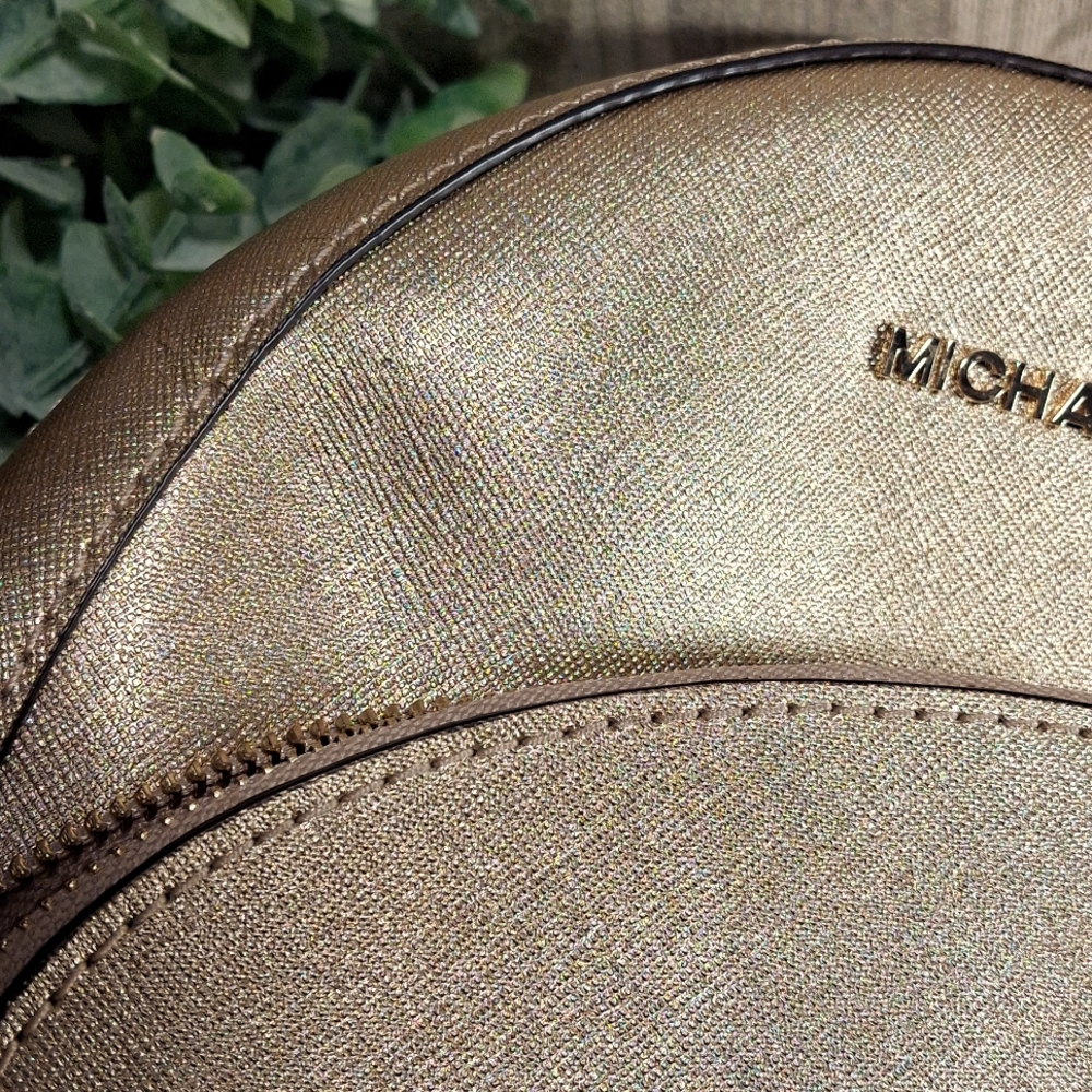 NWOT Michael Kors Abbey Studded Heart Backpack - Picture 15 of 16